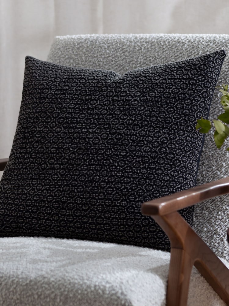 Yard Tryfan Textured Cotton Feather Rich Cushion - صورة 1 من 6