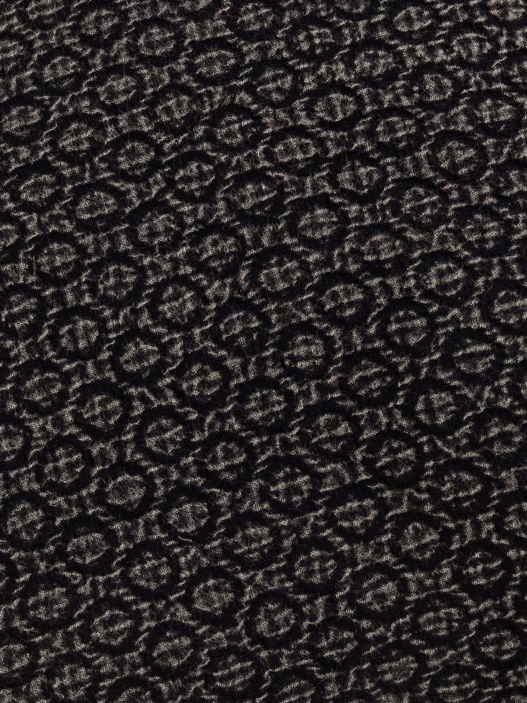 Yard Tryfan Textured Cotton Feather Rich Cushion - صورة 6 من 6