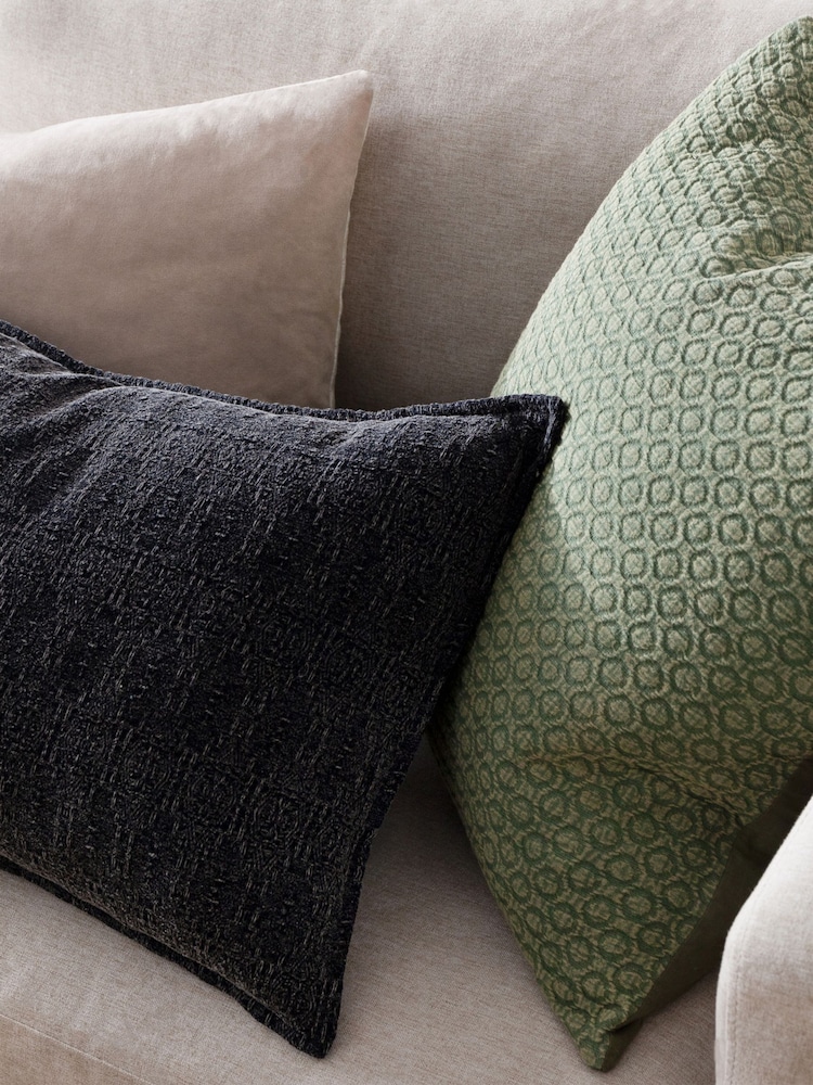 Yard Tryfan Textured Cotton Feather Rich Cushion - صورة 2 من 6