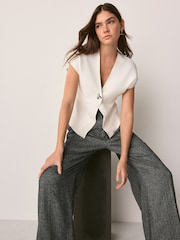 بيج فاتح - Hardware V-Neck Short Sleeved Waist Coat - صورة 2 من 5