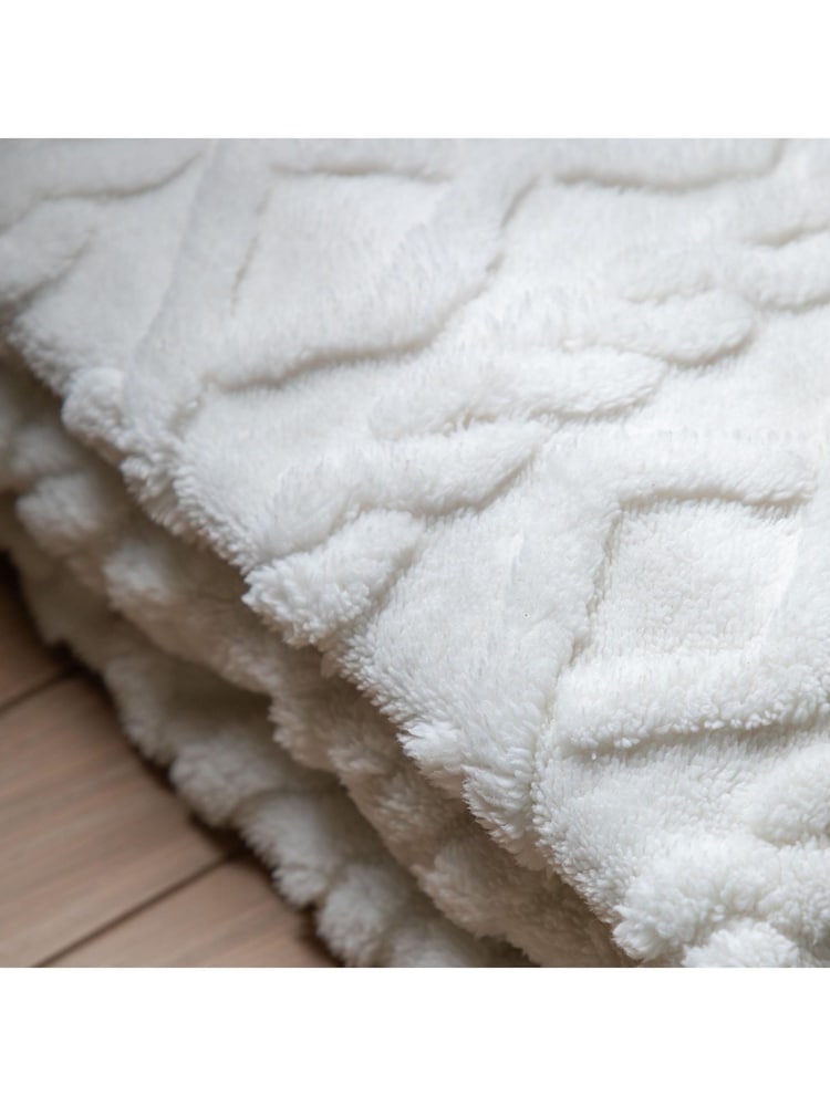 Gallery Home Cream Textures Cable Knit Throw - Image 2 of 6