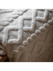 Gallery Home Cream Textures Cable Knit Throw - Image 3 of 6