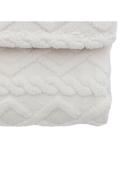 Gallery Home Cream Textures Cable Knit Throw - Image 5 of 6