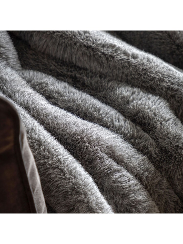 Gallery Home Grey Roscose Fur Throw - Image 2 of 5
