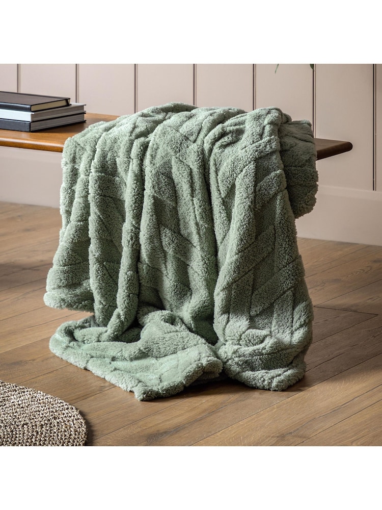 Gallery Home Green Textures Cross Knit Aspen Throw - Image 1 of 7