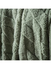 Gallery Home Green Textures Cross Knit Aspen Throw - Image 3 of 7