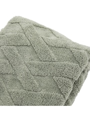 Gallery Home Green Textures Cross Knit Aspen Throw - Image 6 of 7