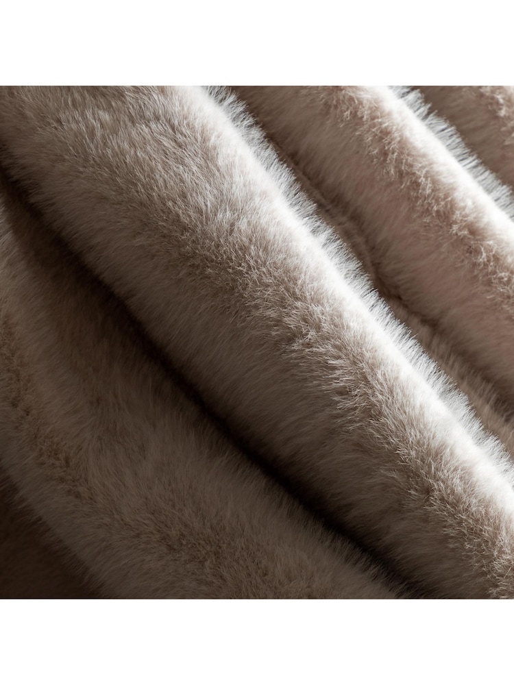 Gallery Home Brown Maple Fur Throw - Image 2 of 5