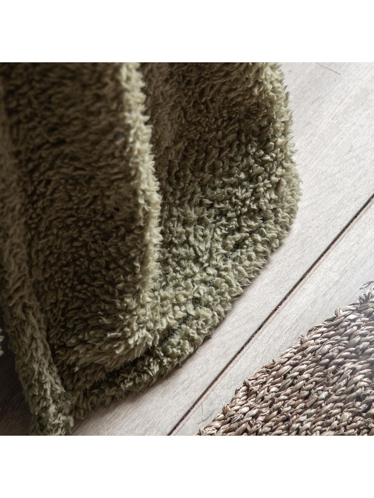 Gallery Home Green Teddy Fleece Throw - Image 2 of 6 Gallery Home Green Teddy Fleece Throw - Image 2 of 6