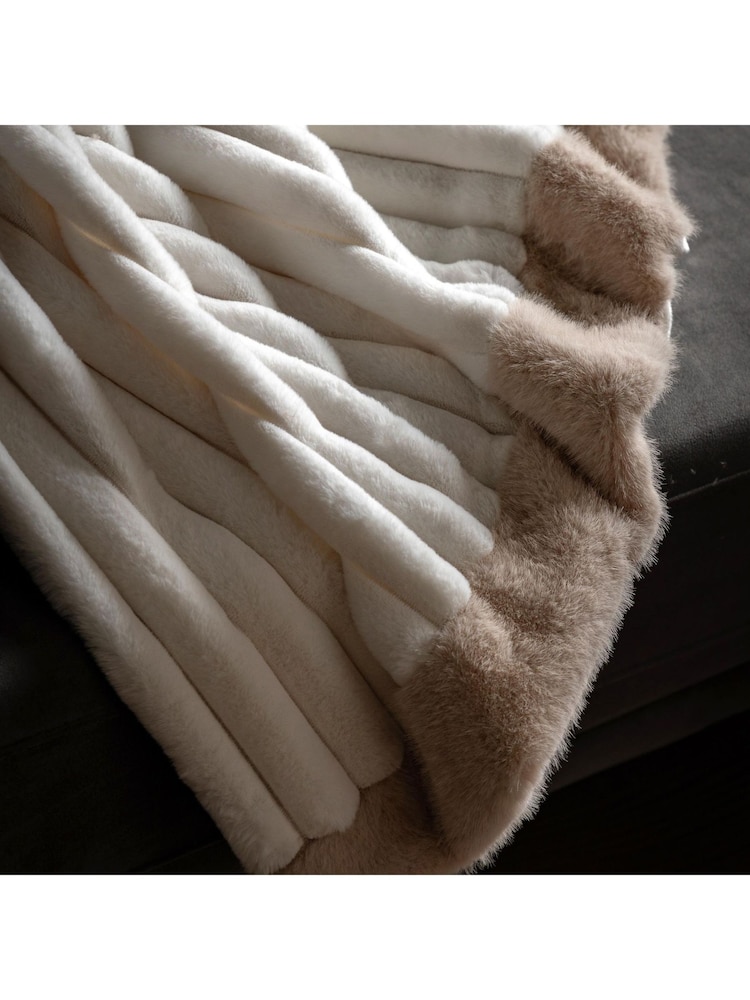 Gallery Home Cream Whinfell Luxury Faux Fur Throw - Image 2 of 3 Gallery Home Cream Whinfell Luxury Faux Fur Throw - Image 2 of 3