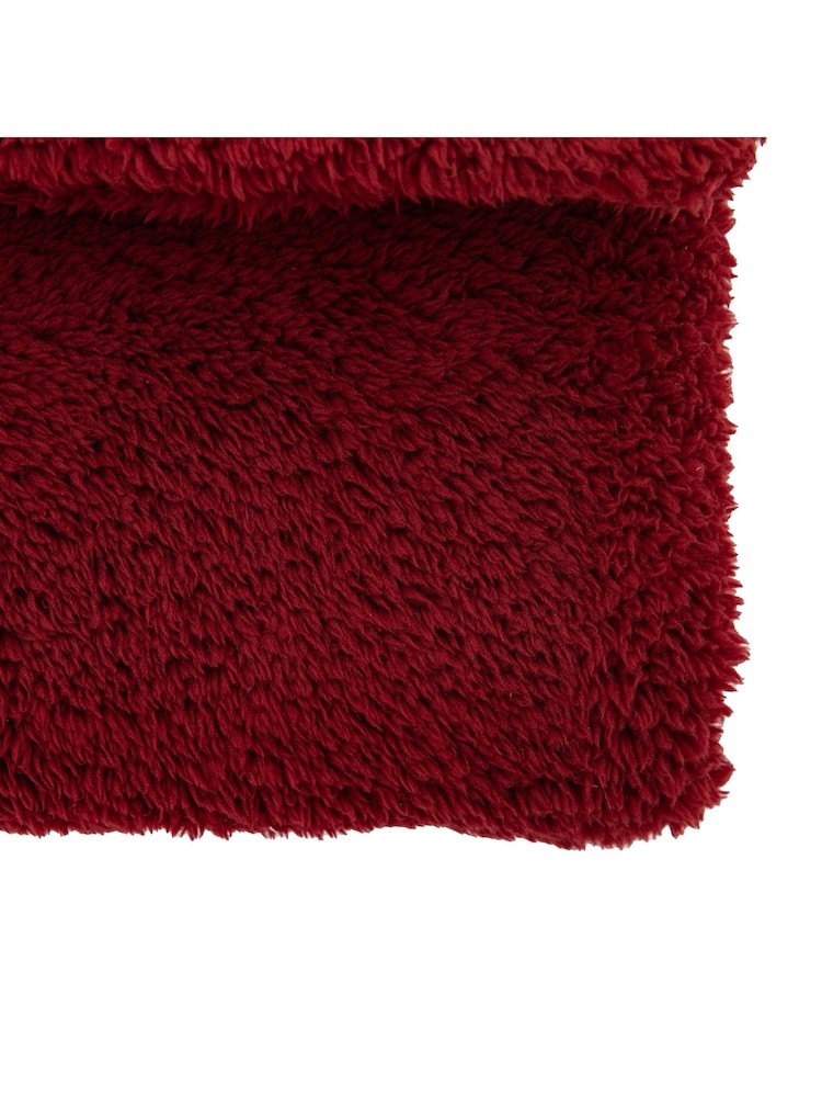 Gallery Home Red Teddy Fleece Throw - Image 4 of 4