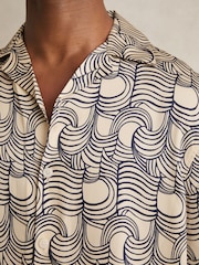 Reiss Off White/Navy Waver Wave Print Cuban Collar Shirt - Image 4 of 6