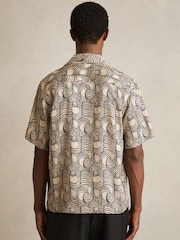 Reiss Off White/Navy Waver Wave Print Cuban Collar Shirt - Image 5 of 6