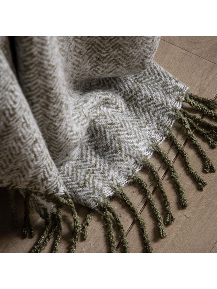 Gallery Home Green Herringbone Faux Fur Mohair Throw - Image 2 of 6 Gallery Home Green Herringbone Faux Fur Mohair Throw - Image 2 of 6