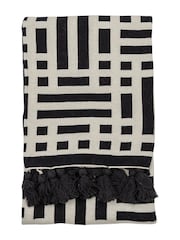 Gallery Home Black Merton Knitted Tassel Throw - Image 6 of 6