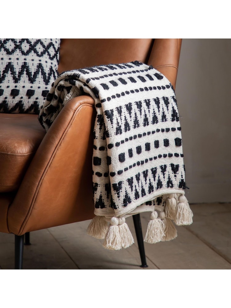 Gallery Home Black & Cream Tufted Throw - Image 1 of 7 Gallery Home Black & Cream Tufted Throw - Image 1 of 7