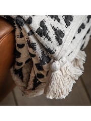 Gallery Home Black & Cream Tufted Throw - Image 4 of 7