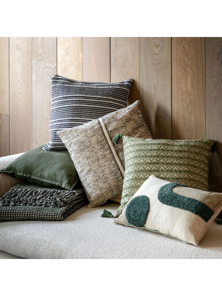 Gallery Home Green Cailletier Throw - Image 2 of 2 Gallery Home Green Cailletier Throw - Image 2 of 2