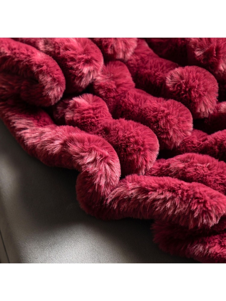 Gallery Home Red Ribbed Faux Fur Throw - Image 2 of 3