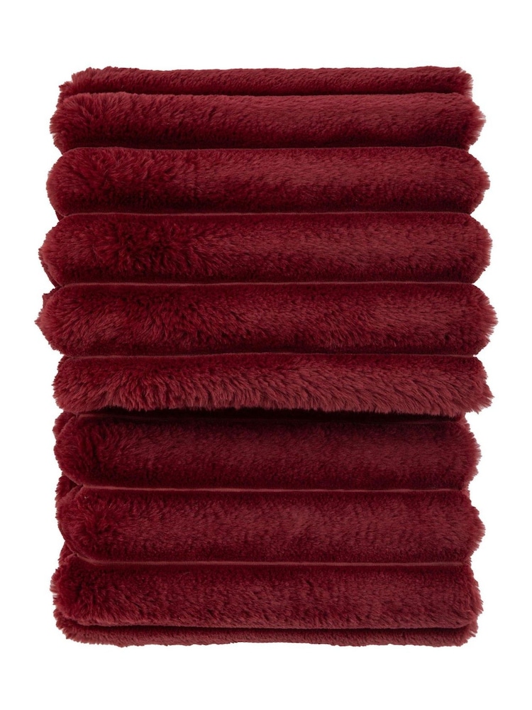 Gallery Home Red Ribbed Faux Fur Throw - Image 3 of 3