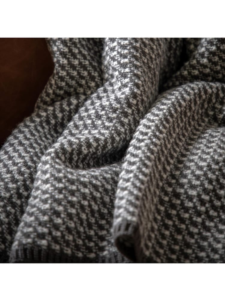 Gallery Home Grey Cross Knit Throw - Image 2 of 3