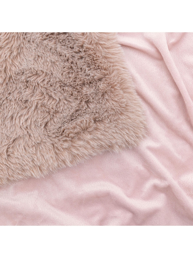 Gallery Home Purple Juniper Faux Fur Throw - Image 3 of 3 Gallery Home Purple Juniper Faux Fur Throw - Image 3 of 3