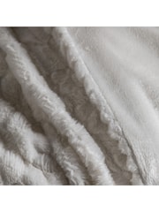 Gallery Home Cream Textured Rabbit Faux Fur Throw - Image 2 of 6