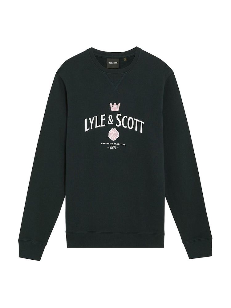 Lyle & Scott Cheers To Tradition Graphic Print Crew Neck Sweat Top - Imagen 3 de 3
