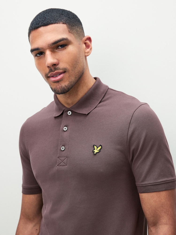 بني فاتح - قميص بولو كلاسيكي من Lyle & Scott - صورة 4 من 4 بني فاتح - قميص بولو كلاسيكي من Lyle & Scott - صورة 4 من 4