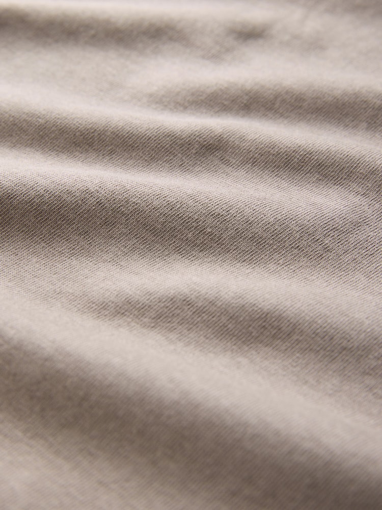 The Set Black/Chocolate Brown/Taupe Brown/Neutral/White 5 Pack Long Sleeve Relaxed T-Shirts - Image 8 of 8 The Set Black/Chocolate Brown/Taupe Brown/Neutral/White 5 Pack Long Sleeve Relaxed T-Shirts - Image 8 of 8