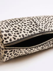 River Island сумка через плечо с цилиндрическим принтом пони - Image 5 of 6