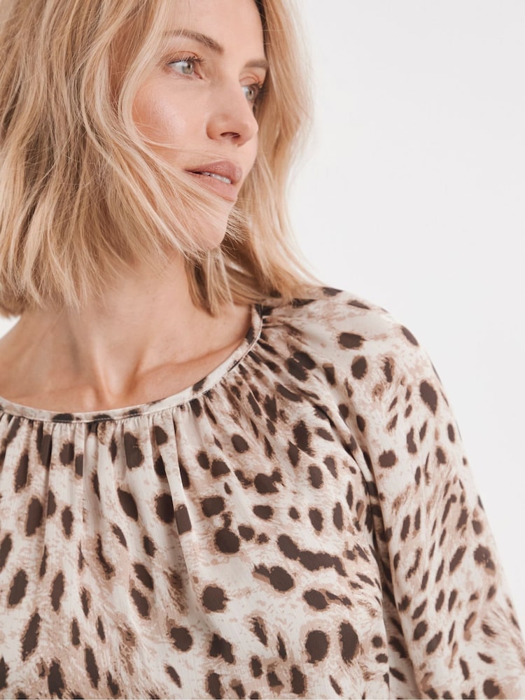 JD Williams Ruffle Sleeve Satin Blouse - Imagen 4 de 4