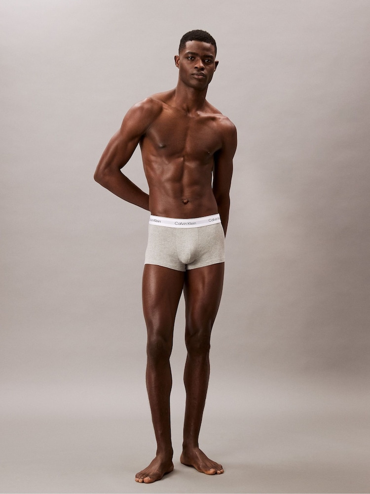 Črna/bela/siva - Calvin Klein 3 spodnjic z nizkim pasom - Ikona Bombaž Raztegljivo - Slika 2 iz 6 Črna/bela/siva - Calvin Klein 3 spodnjic z nizkim pasom - Ikona Bombaž Raztegljivo - Slika 2 iz 6