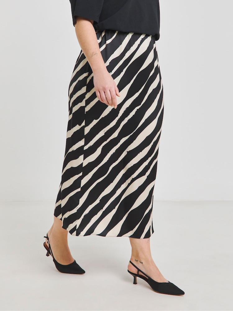 Simply Be White Satin Maxi Skirt - Image 2 of 4