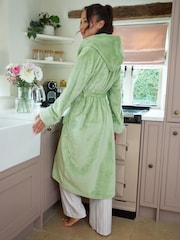 Verde - Bata larga con ribete de piel sintética de Threadbare - Imagen 2 de 4