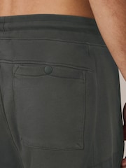 رمادي - بنطلون رياضي عملي بنمط باهت - صورة 6 من 10