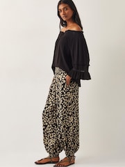 Monsoon Ania Batik Print Trousers - Imagen 1 de 6