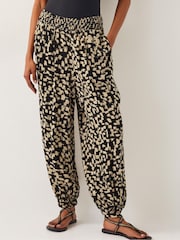 Monsoon Ania Batik Print Trousers - Imagen 2 de 6