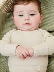 لون طبيعي - MORI Supersoft Ribbed Stretch Long Sleeve Envelope Neckline Bodysuit - صورة 1 من 3