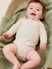 لون طبيعي - MORI Supersoft Ribbed Stretch Long Sleeve Envelope Neckline Bodysuit - صورة 2 من 3