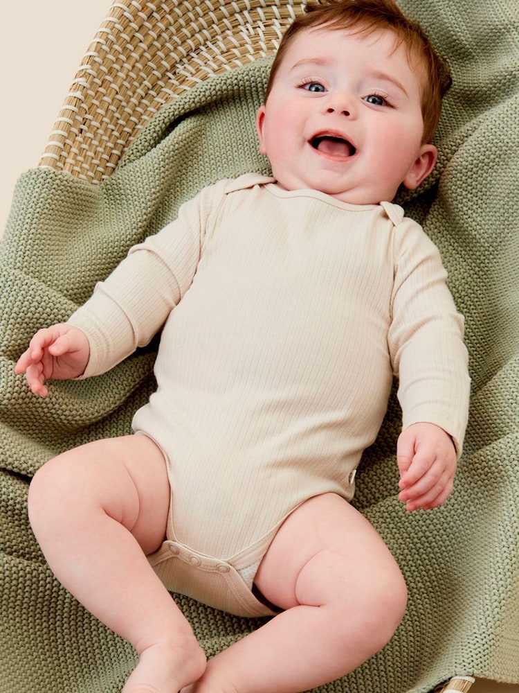 لون طبيعي - MORI Supersoft Ribbed Stretch Long Sleeve Envelope Neckline Bodysuit - صورة 2 من 3