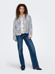 ONLY Blue Tile Pattern Quilted Jacket - Image 4 of 8