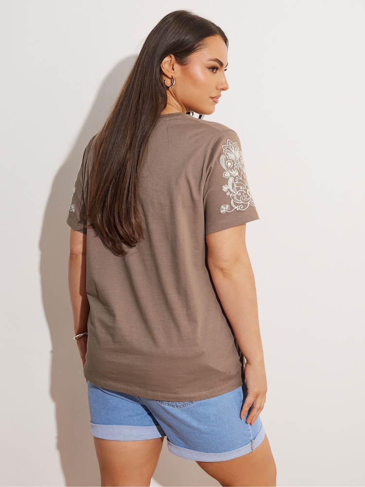 Yours Curve Brown 100% Cotton Embroidered Set In Sleeve T-Shirt - Image 4 of 5