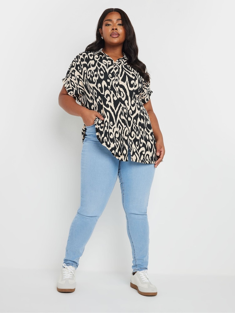 Yours Curve Black Crinkle Short Sleeve Shirt - Image 2 of 5
