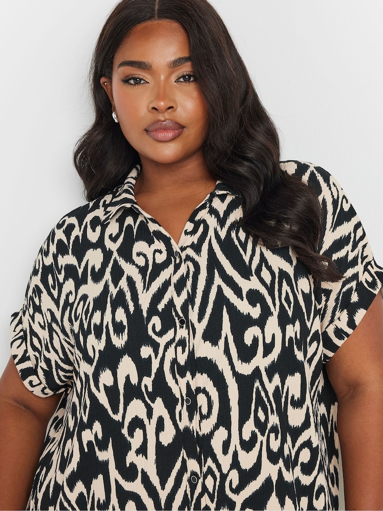 Yours Curve Black Crinkle Short Sleeve Shirt - Image 5 of 5
