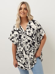 Schwarz Chrom - Yours Curve Crinkle Short Sleeve Shirt - Bild 2 von 6