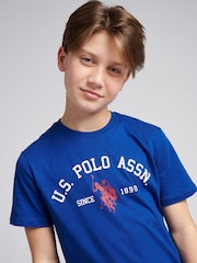 Голубой - US Polo Assn. Футболка из 100% хлопка для мальчиков с принтом арочного принта - Изображение 2 из 7