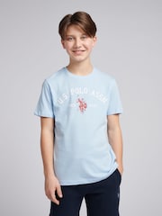 Синий - US Polo Assn. Футболка из 100% хлопка для мальчиков с принтом арочного принта - Изображение 1 из 7