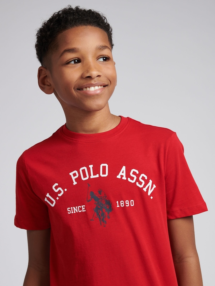Красный - US Polo Assn. Футболка из 100% хлопка для мальчиков с принтом арочного принта - Изображение 2 из 7