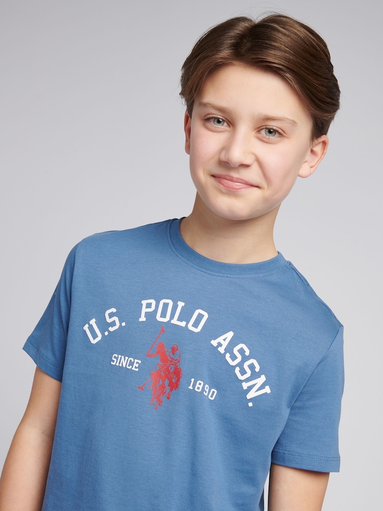 синее небо - US Polo Assn. Футболка из 100% хлопка для мальчиков с принтом арочного принта - Изображение 2 из 7